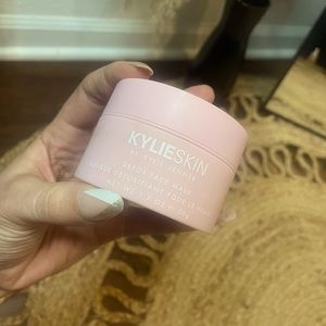 Kylie skin - clay mask